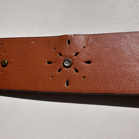 2 Used Cute Belts - Picture 2 of 11